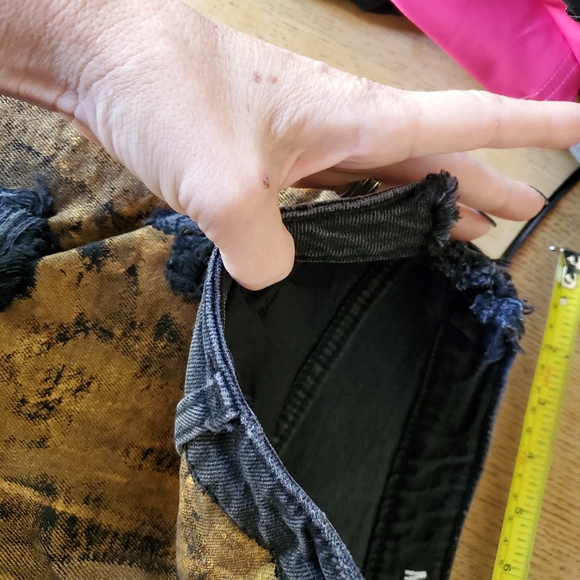 Shorts - Picture 4 of 7